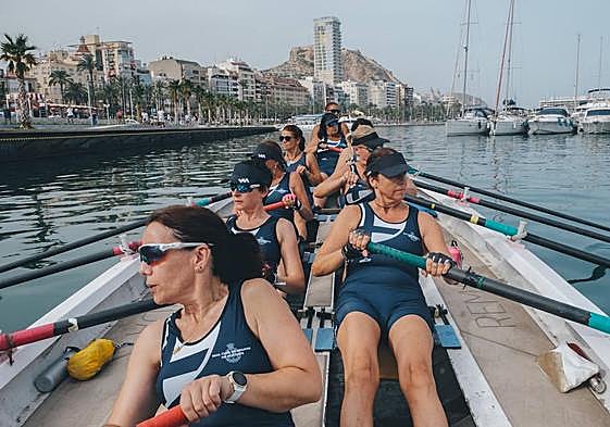 Equipo Rema Vida entrenando en el Real Club de Regatas de Alicante.