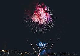 Disparo de fuegos artificiales de las Hogueras de Alicante.