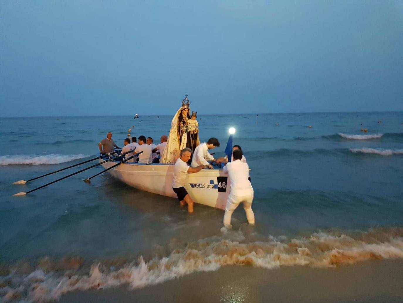 Desembarco de la Virgen del Carmen en la Playa del Postiguet, 2022.