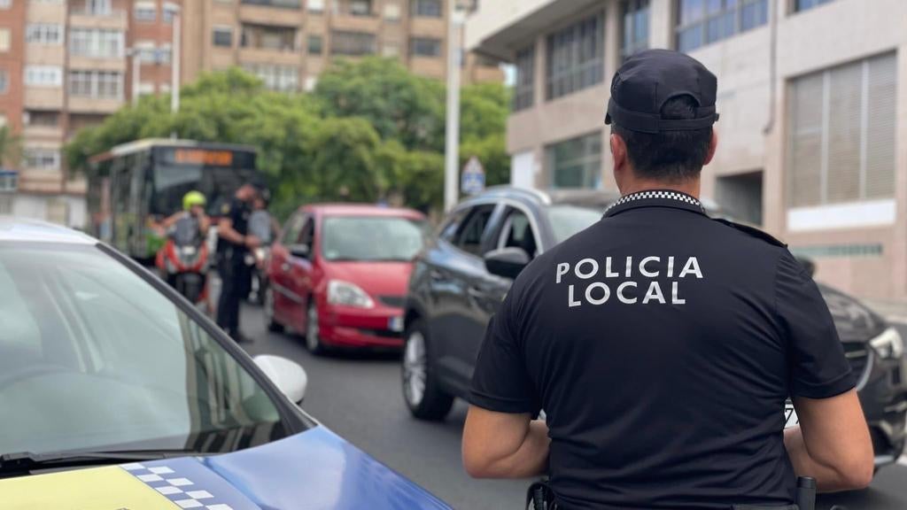 Un mosquetón encadenado a una pelota de golf: el arma que empleaba un hombre en Elche