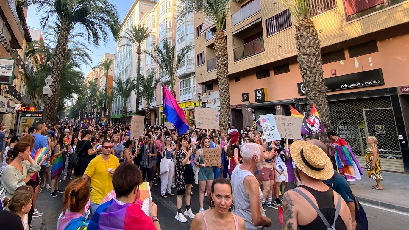 Multitudinario Orgullo LGTBIQ+ en Alicante