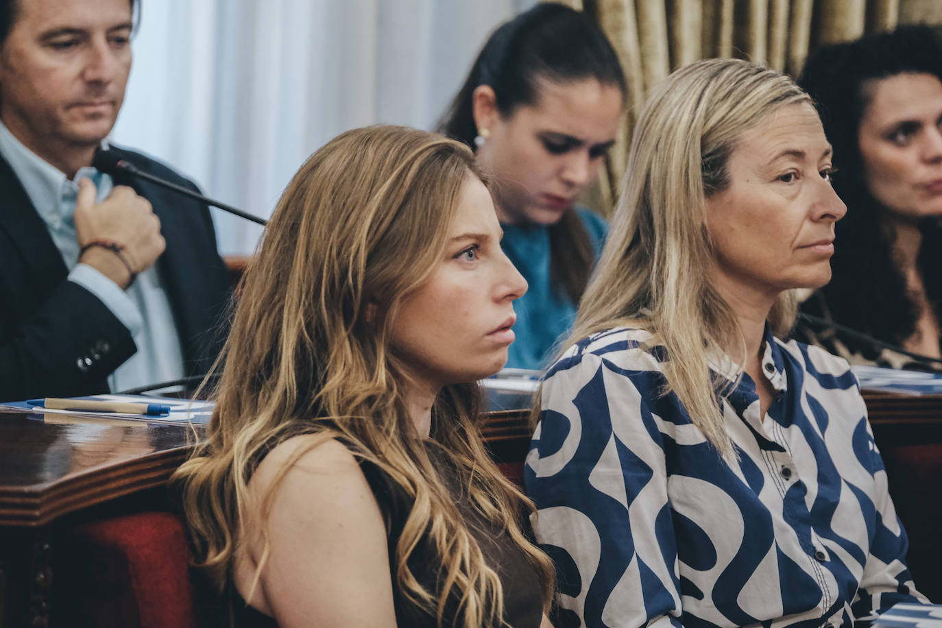 Rocío Gómez en una sesión del pleno municipal de Alicante.