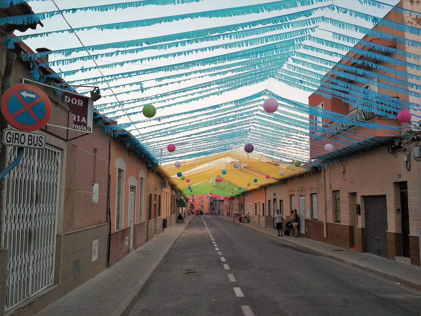 Calles decoradas en las fiestas de San Gabriel