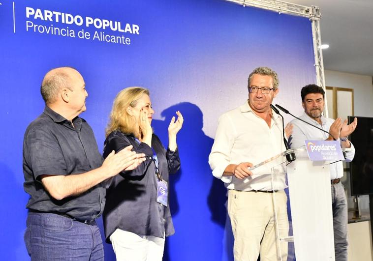 El PP de Alicante celebra con decepción su victoria en las generales