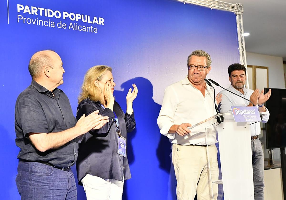 Toni Pérez, los diputados nacionales y Luis Barcala tras el resultado electoral del 23J.