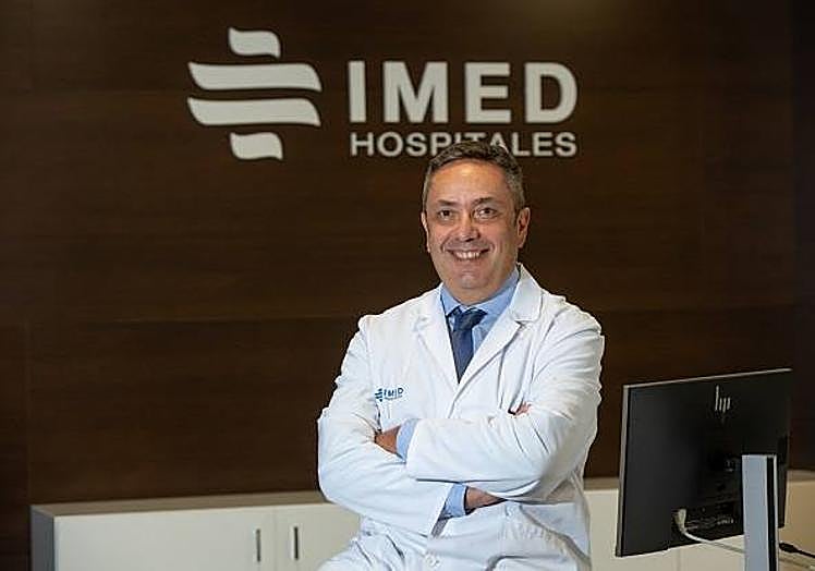 Imagen principal - Juan Carlos Ferragut, jefe del Área de Traumatología y Ortopedia en IMED Levante