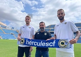 Ryan Nolan y el secretario técnico Paco Peña, este miércoles en el Rico Pérez