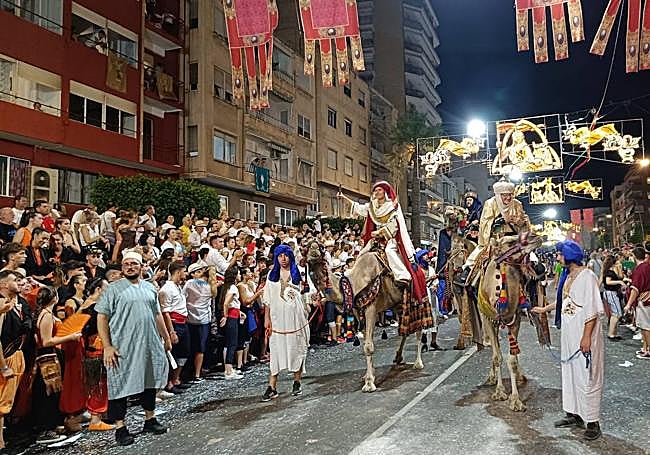 Boato del rey moro con los embajadores y el emisario de dicho bando.