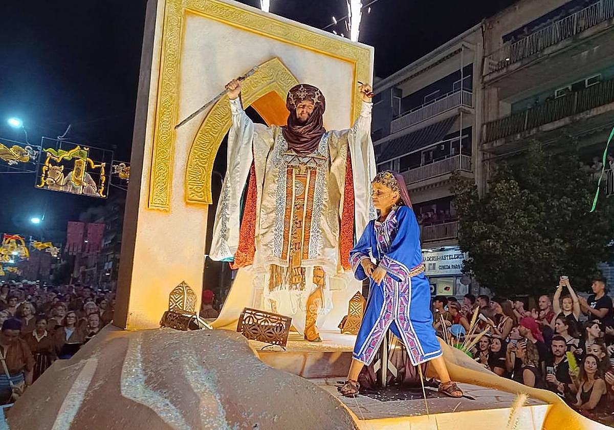 El rey moro cruza el desierto para conquistar La Vila Joiosa.