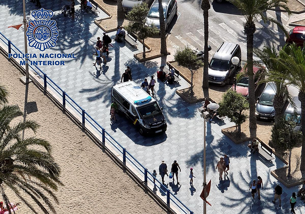 Dispositivo de refuerzo de playas en el Postiguet.