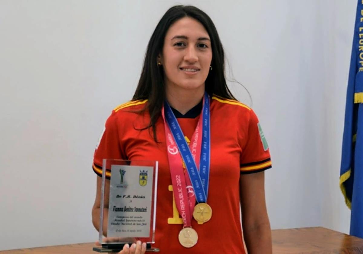 Fiamma Benítez cuando recibió un homenaje en el ayuntamiento de Dénia