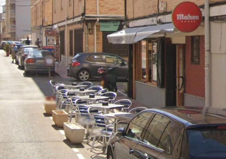 Terraza en la que ocurrieron los hechos, en la Colonia San Esteban de Torrevieja.