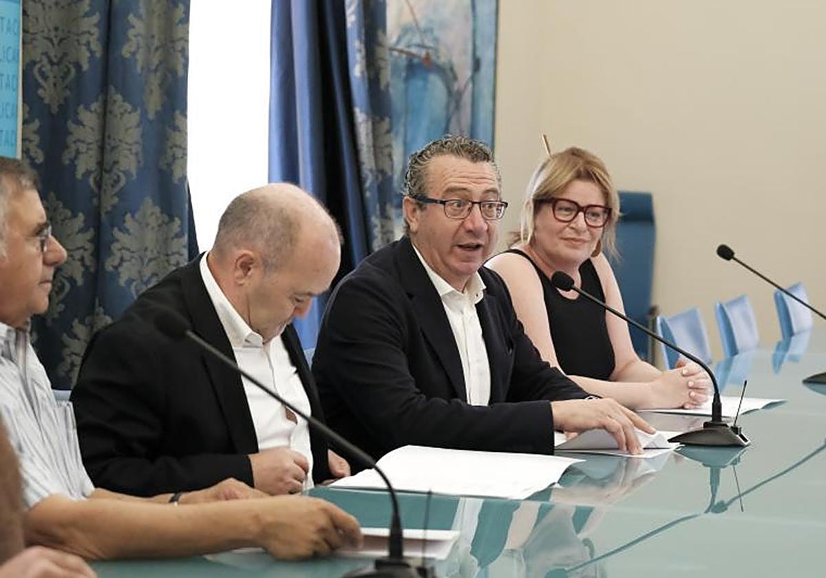 El presidente de la Diputación Provincial, Toni Pérez, en un momento de la Comisión Técnica Provincial del Agua.
