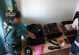 Material intervenido al presunto autor de los robos.
