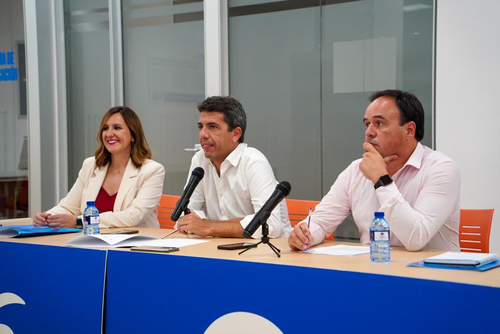 Pérez Llorca (d), junto a Mazón y Catalá en la comparecencia de este jueves.