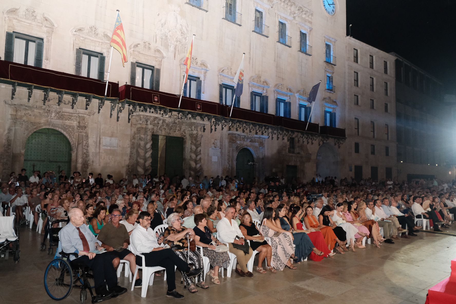 La Alborada 2023 hace vibrar a los alicantinos en honor a la Virgen del Remedio