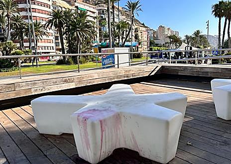 Imagen secundaria 1 - Algun as de las deficiencias de la playa del Postigüet