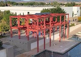 Placas solares en el anfiteatro del Aulario 2 de la UA.