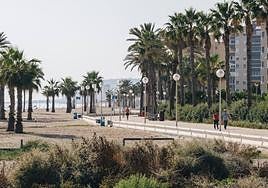 El paseo de la playa de Urbanova.