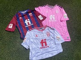 Las tres equipaciones oficiales del Eldense para esta temporada.