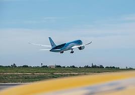 Avión despegando del aeropuerto de Alicante-Elche