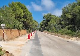 Balizas colocadas en el arcén de la carretera de la Plana de Xàbia.