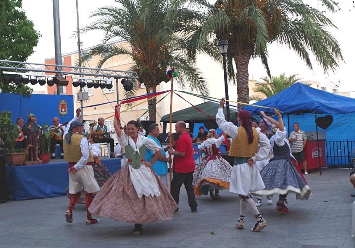 El barrio de San Roque se prepara para homenajear a su patrón