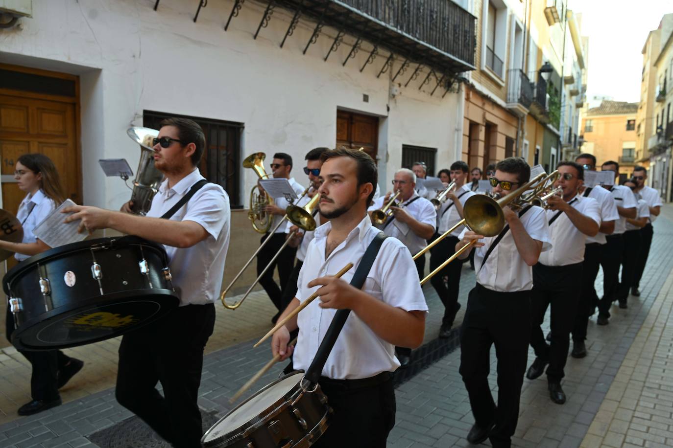 Los Moros y Cristianos protagonizan la Diana Festera de Dénia