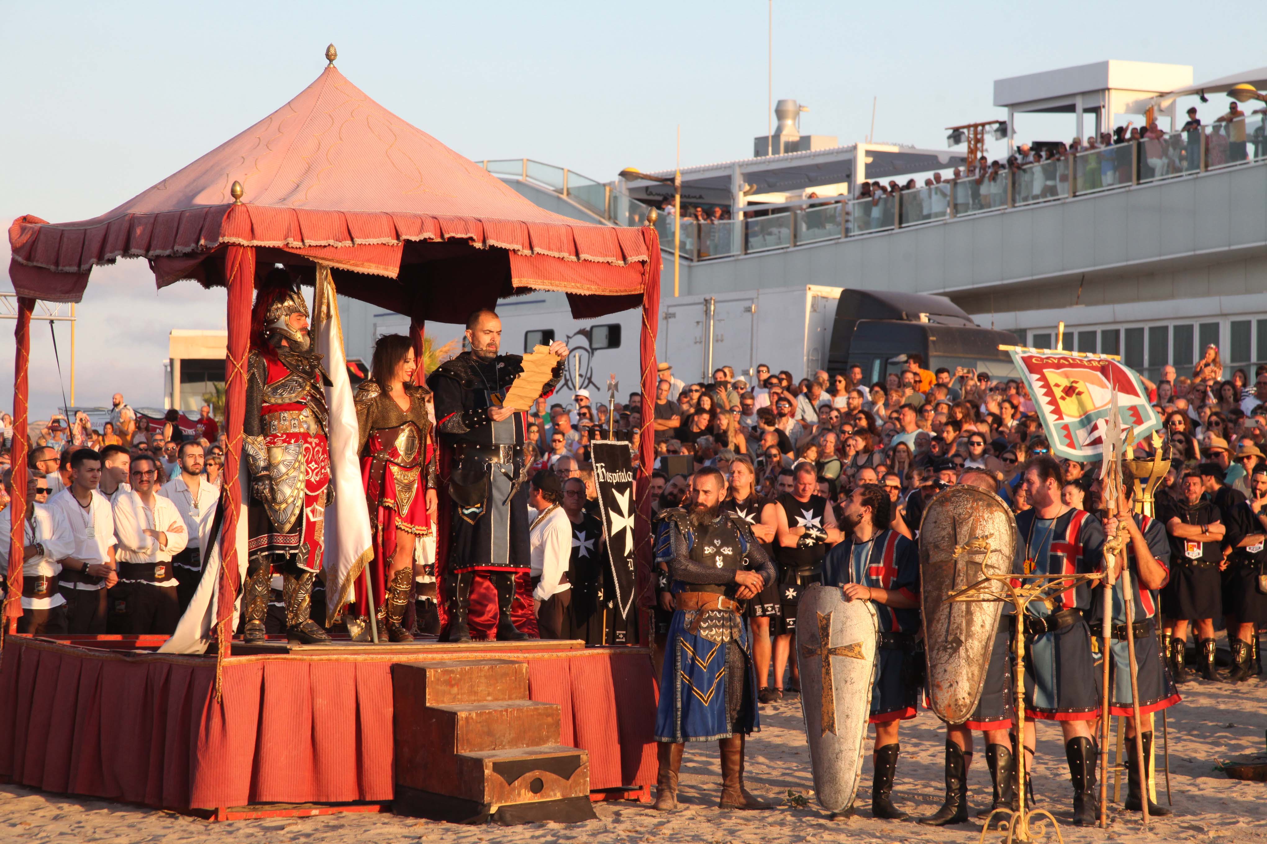 Los Moros y Cristianos desembarcan en Dénia