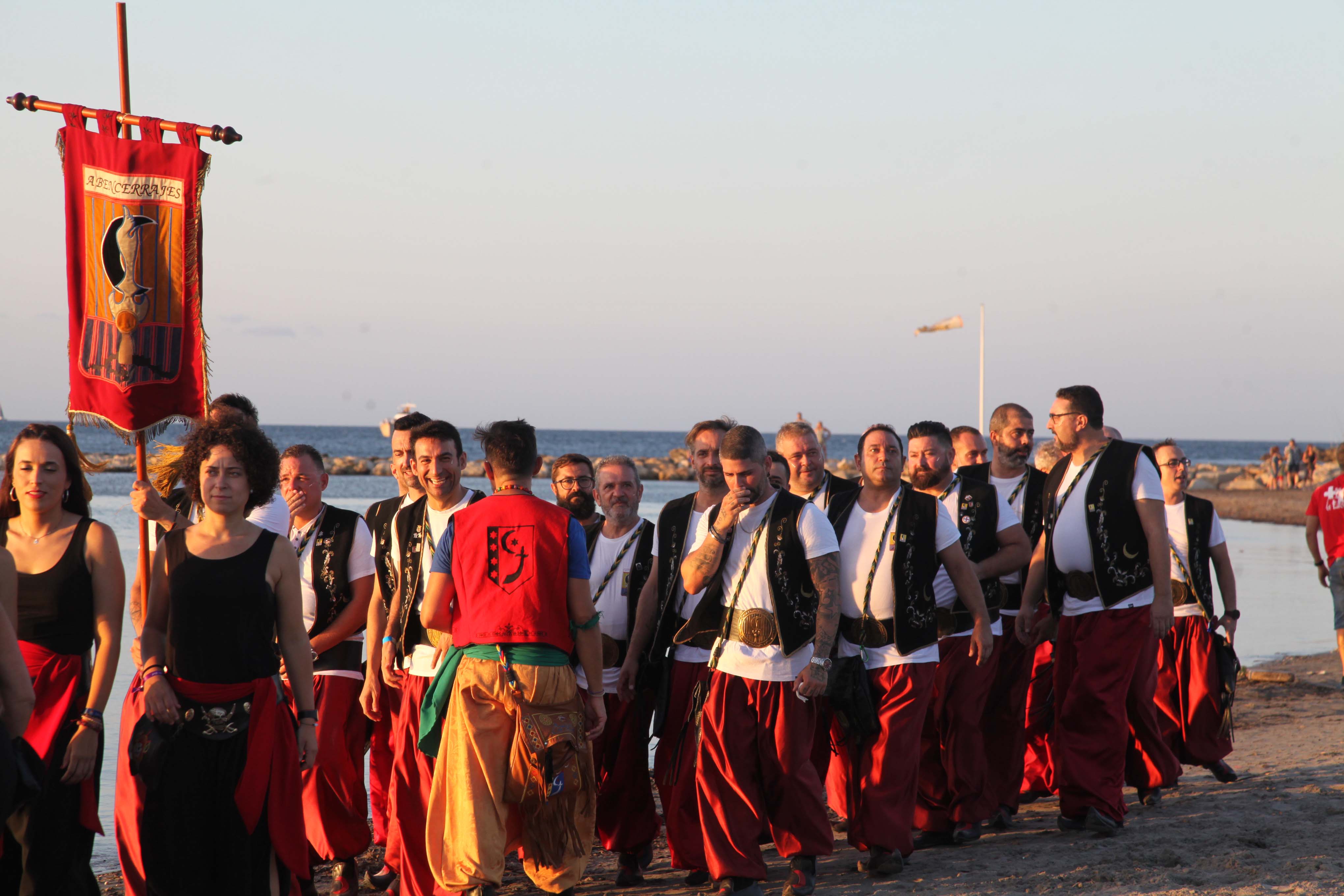 Los Moros y Cristianos desembarcan en Dénia