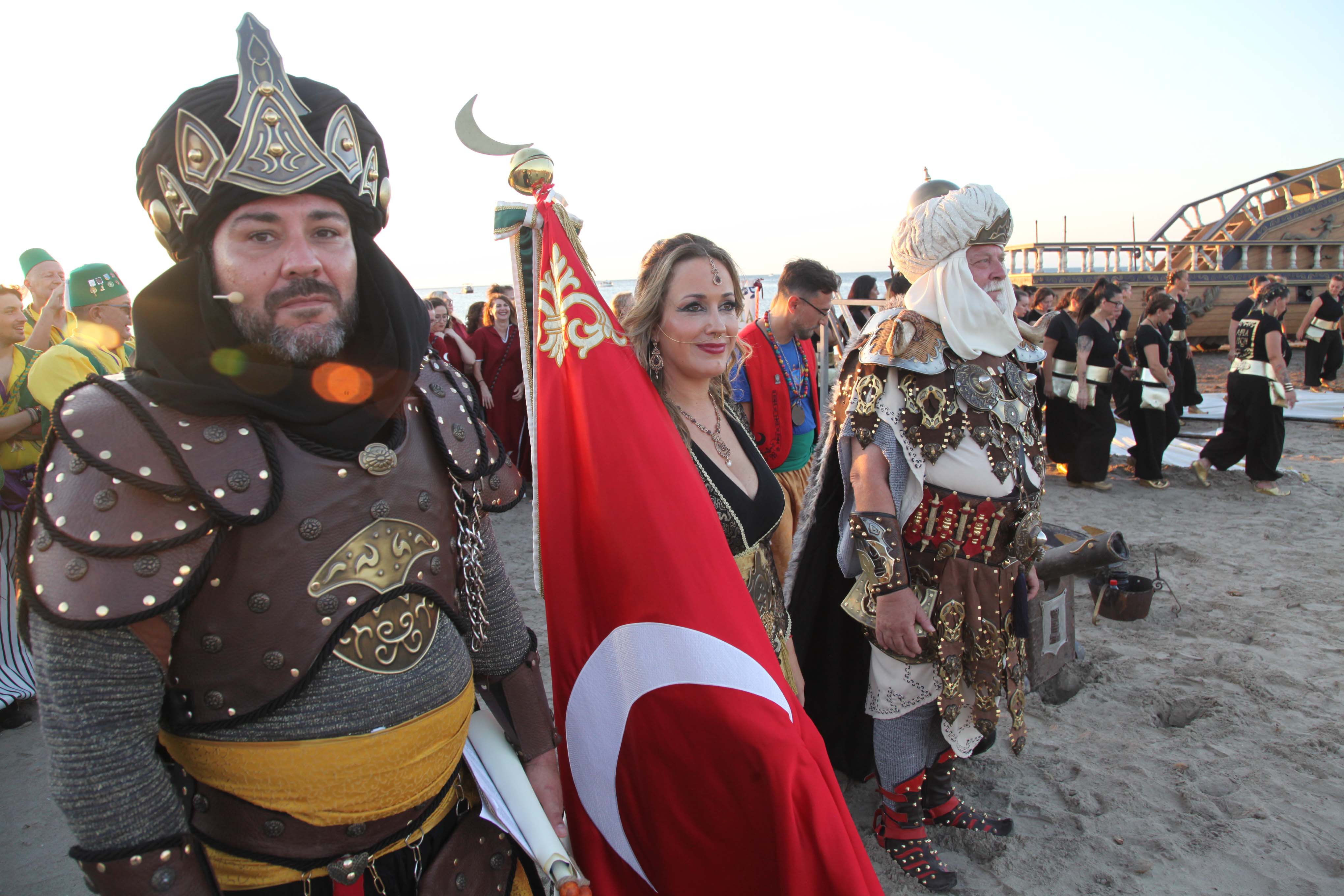 Los Moros y Cristianos desembarcan en Dénia