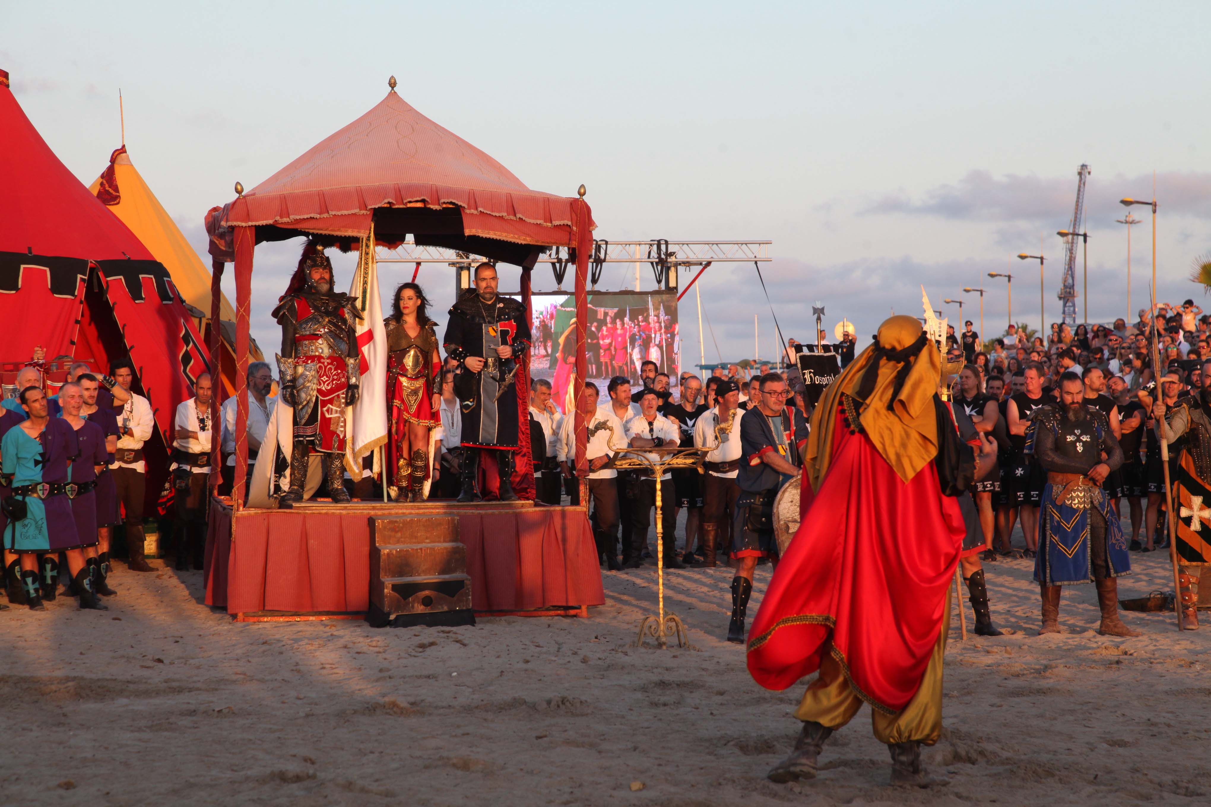 Los Moros y Cristianos desembarcan en Dénia