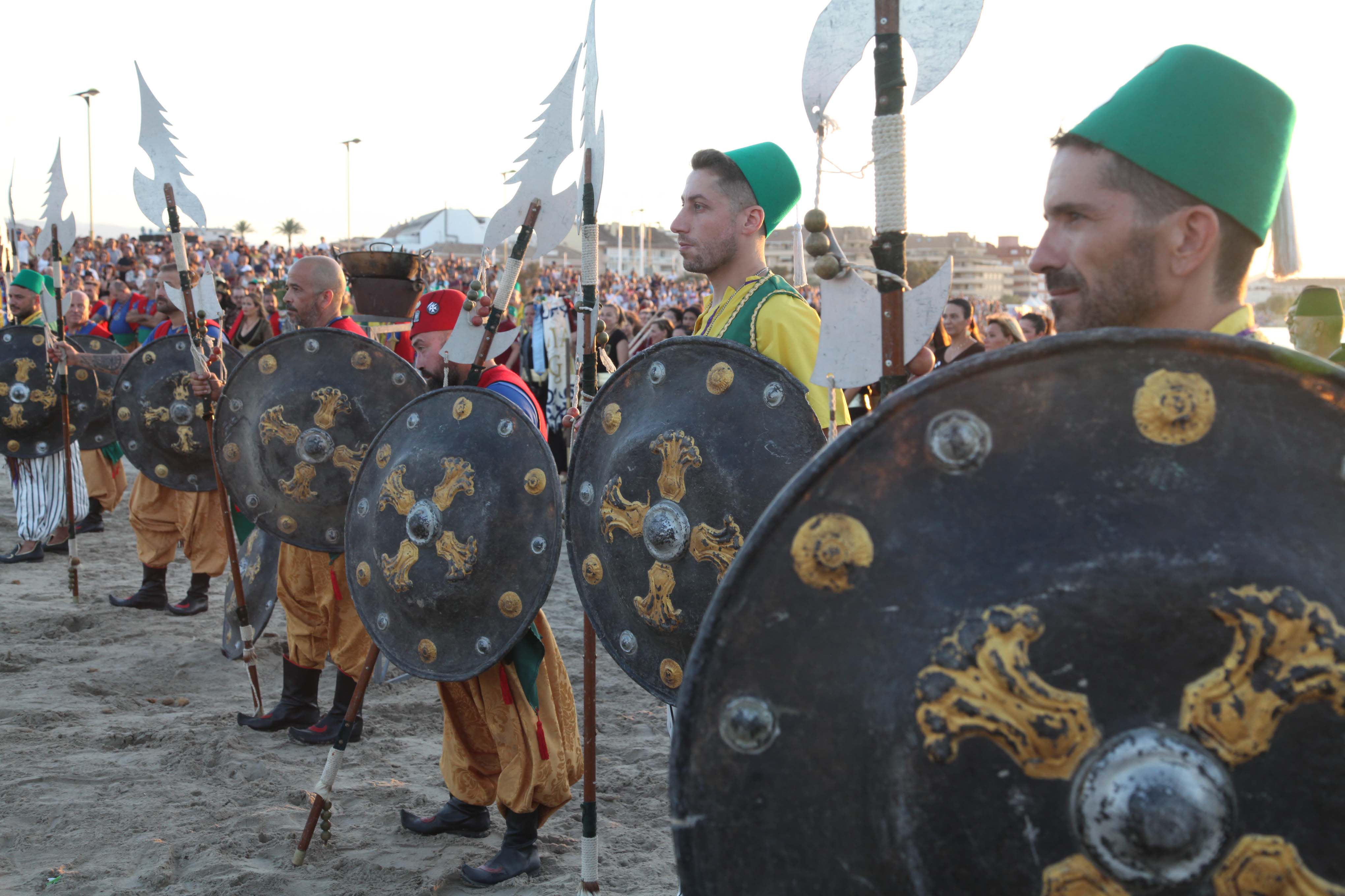 Los Moros y Cristianos desembarcan en Dénia