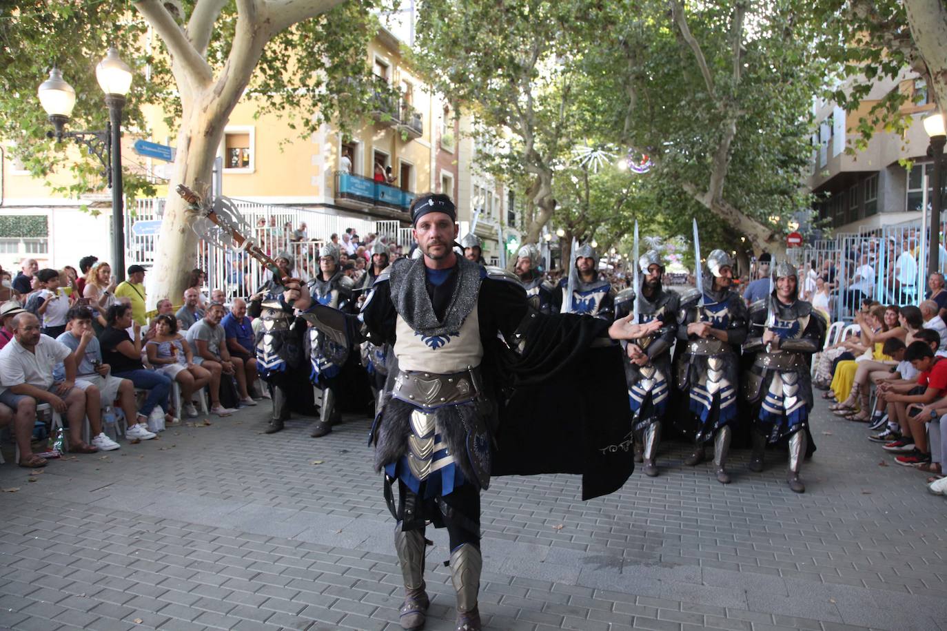 El Desfile de Gala de los Moros y Cristianos llena las calles de Dénia