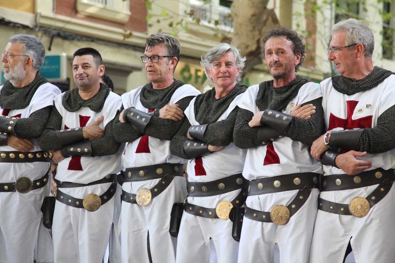 El Desfile de Gala de los Moros y Cristianos llena las calles de Dénia