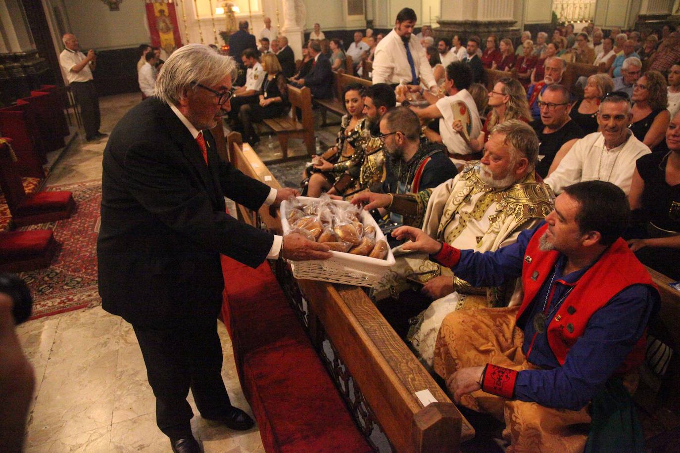 La batalla de arcabucería de los Moros y Cristianos llena Dénia de pólvora