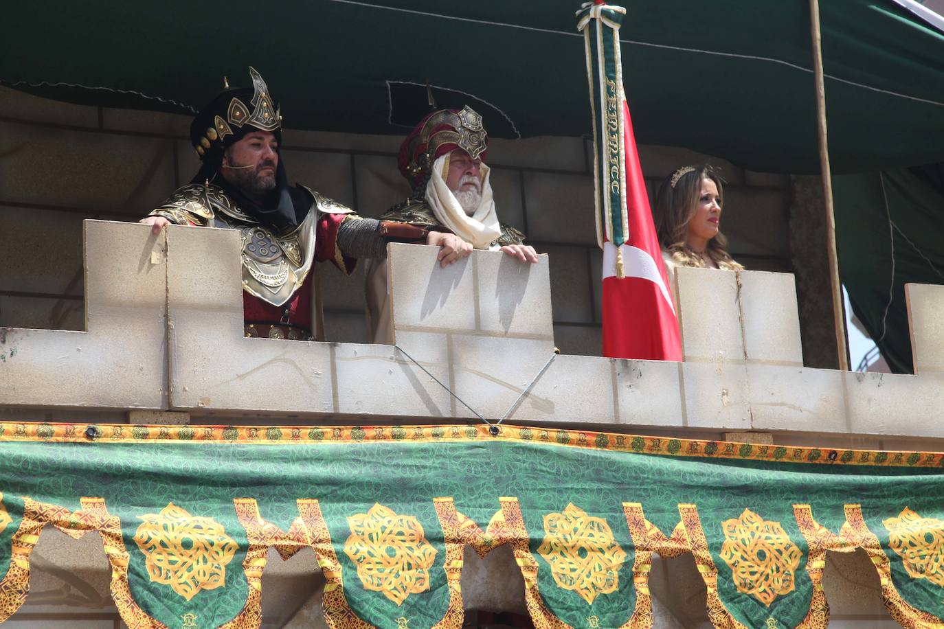 La batalla de arcabucería de los Moros y Cristianos llena Dénia de pólvora