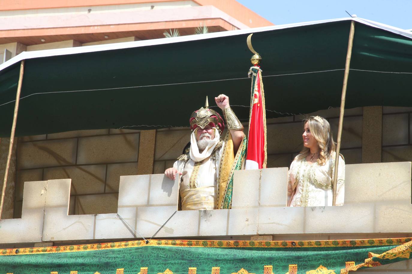 La batalla de arcabucería de los Moros y Cristianos llena Dénia de pólvora