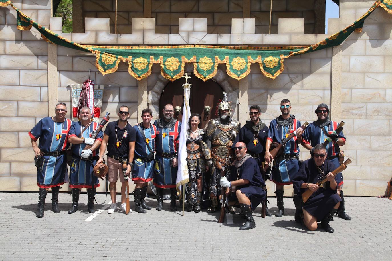 La batalla de arcabucería de los Moros y Cristianos llena Dénia de pólvora