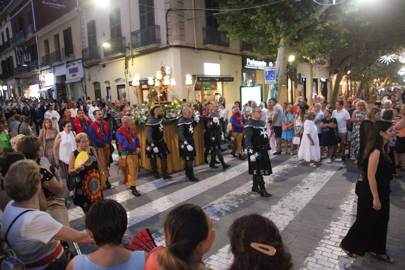 El Milagro de la Niebla y el castillo de fuegos artificiales despiden los Moros y Cristianos de Dénia