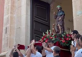 Salida de San Roque desde la Ermita.