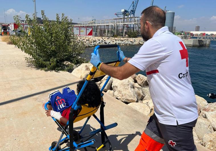 Las dos menores migrantes rescatadas en la costa de Alicante siguen hospitalizadas