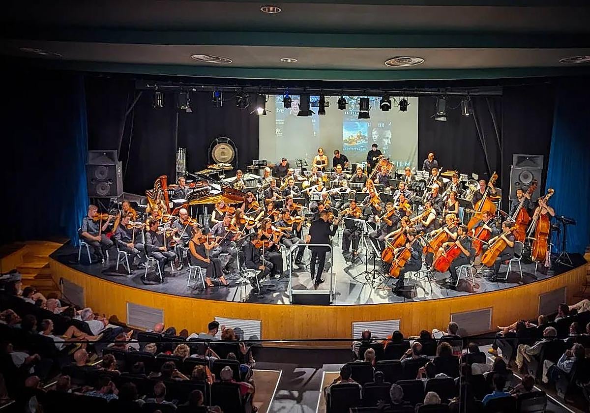 Concierto sinfónico a cargo de la Universal Symphony Orchestra.