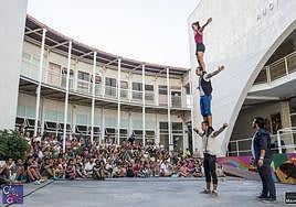 El grupo Circarte en mitad de una actuación