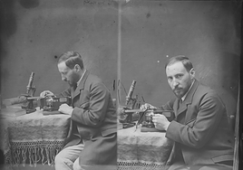 Autorretratos, tomados por Cajal en su laboratorio en Valencia (España) cuando tenía poco más de 30 años, c. 1885-1887