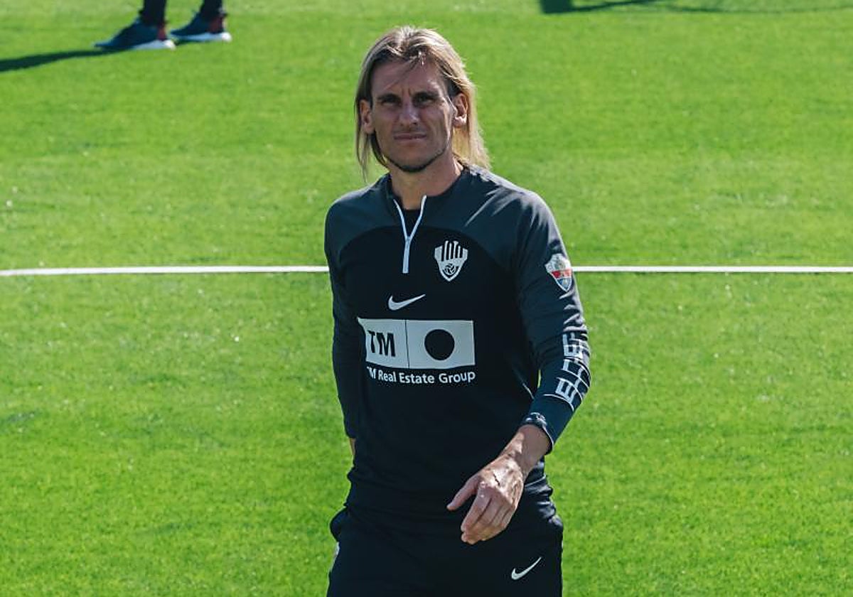 Sebastián Beccacece, durante un entrenamiento del Elche
