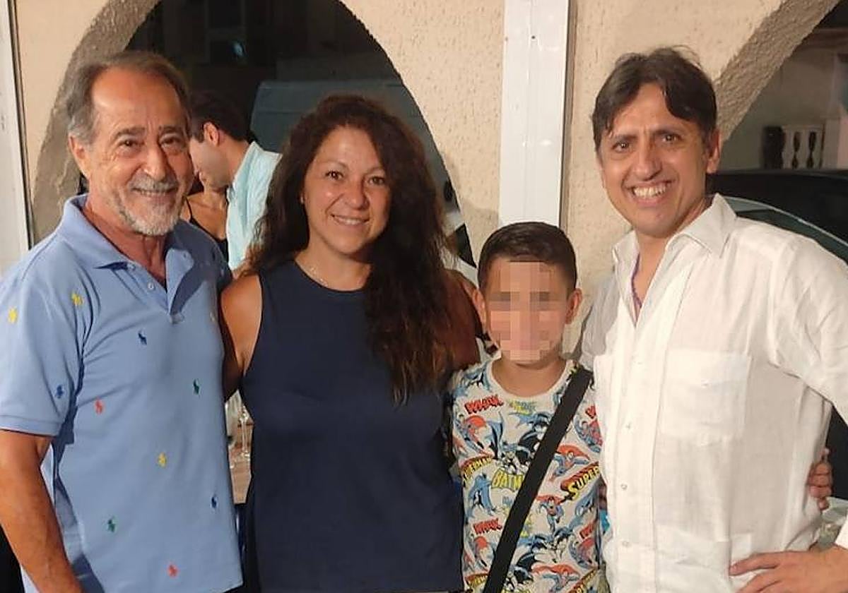 Luis Francisco Esplá y Domingo Navarro en la charcutería de Tavernes.