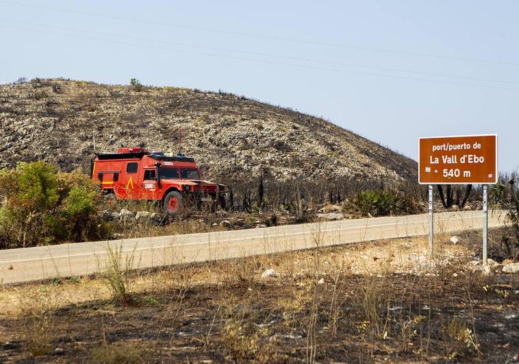 Efectivos de la Unidad Militar de Emergencia luchan contra el incendio forestal en Vall d´Ebo en 2022.