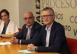 Francisco Soriano (en el centro) la semana pasada junto al consejero de Salud, Juan José Pedreño, durante un acto en La Arrixaca