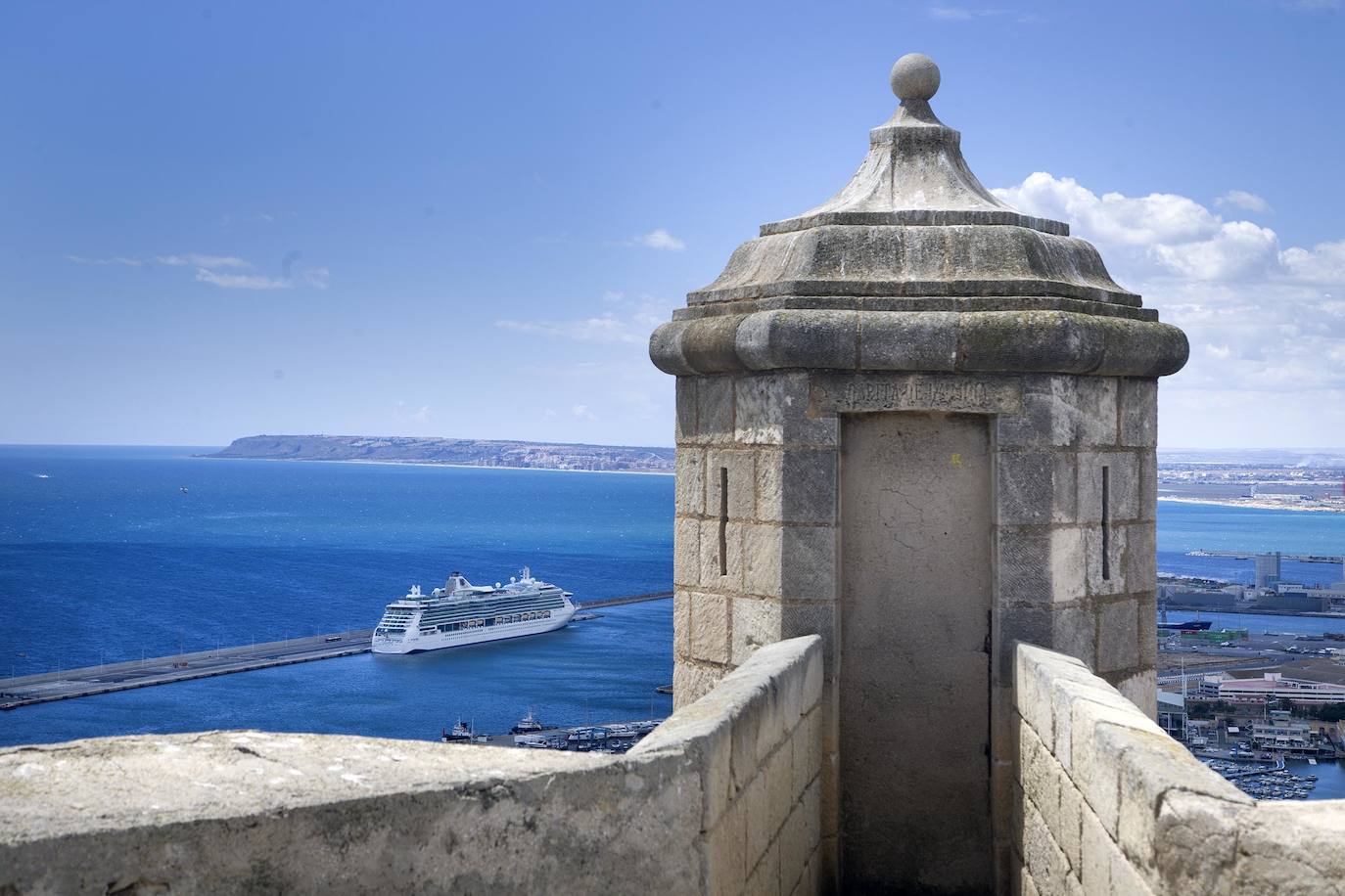 Alicante pone a toda máquina el turismo de cruceros y se integra en la mayor asociación comercial del sector
